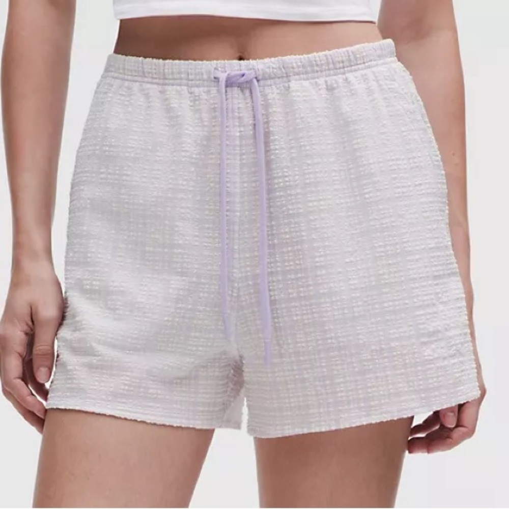 Lululemon Seersucker Check Mid-Rise Pull-On Short 3" Butter Cream Lavender Frost